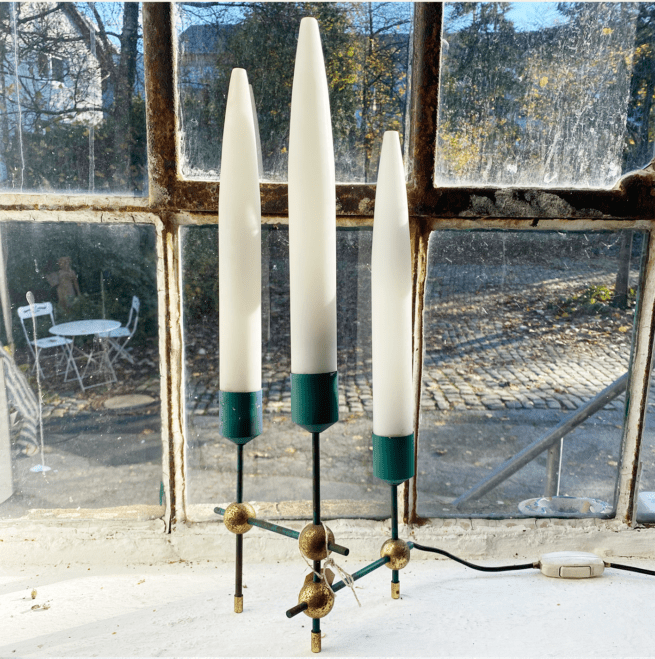 italienische Tischlampe in türkis mit Messingdetails