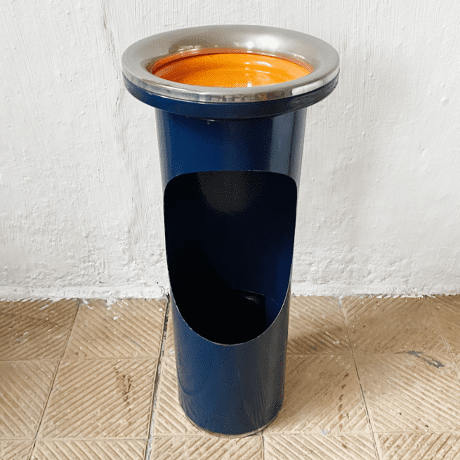 outdooraschenbecher dunkelblau orange metall